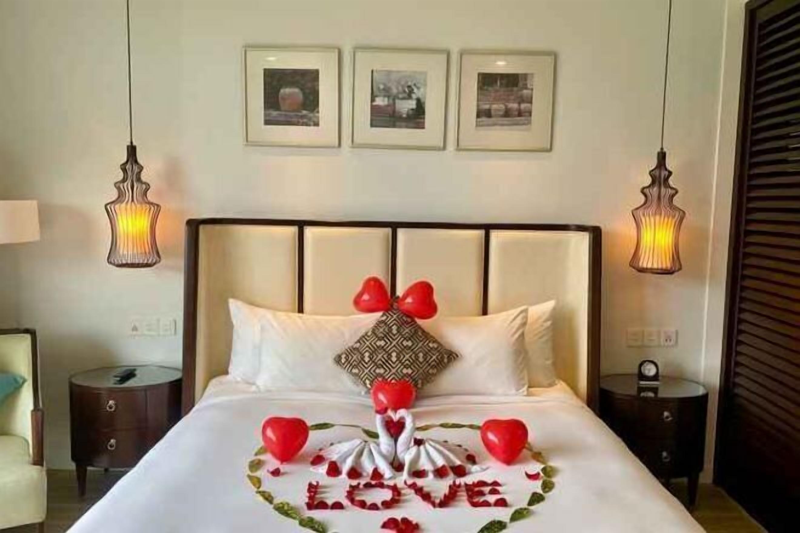 Premium bedding, down duvets, pillow-top beds, minibar