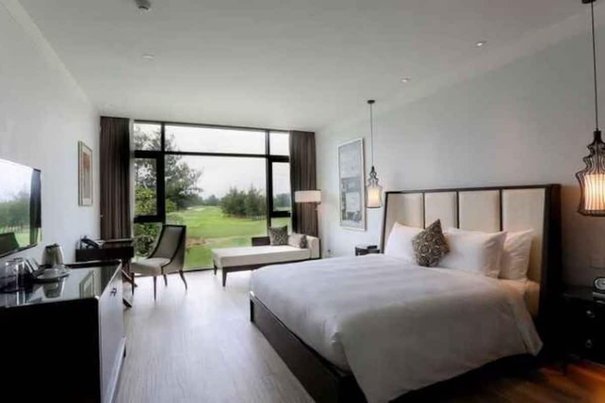 Premium bedding, down comforters, pillowtop beds, minibar