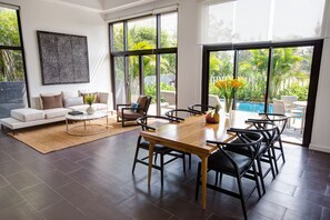 43-inch flat-screen TV with cable channels, TV - Montgomerie Links Hotel & Villas (Da Nang)