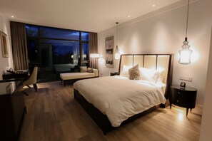 Minibar, in-room safe, desk, blackout curtains - Montgomerie Links Hotel & Villas (Da Nang)