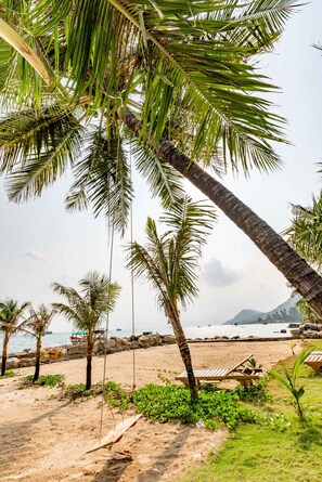 Private beach, beach bar - Hula Hula Beachfront Phu Quoc (Phu Quoc)