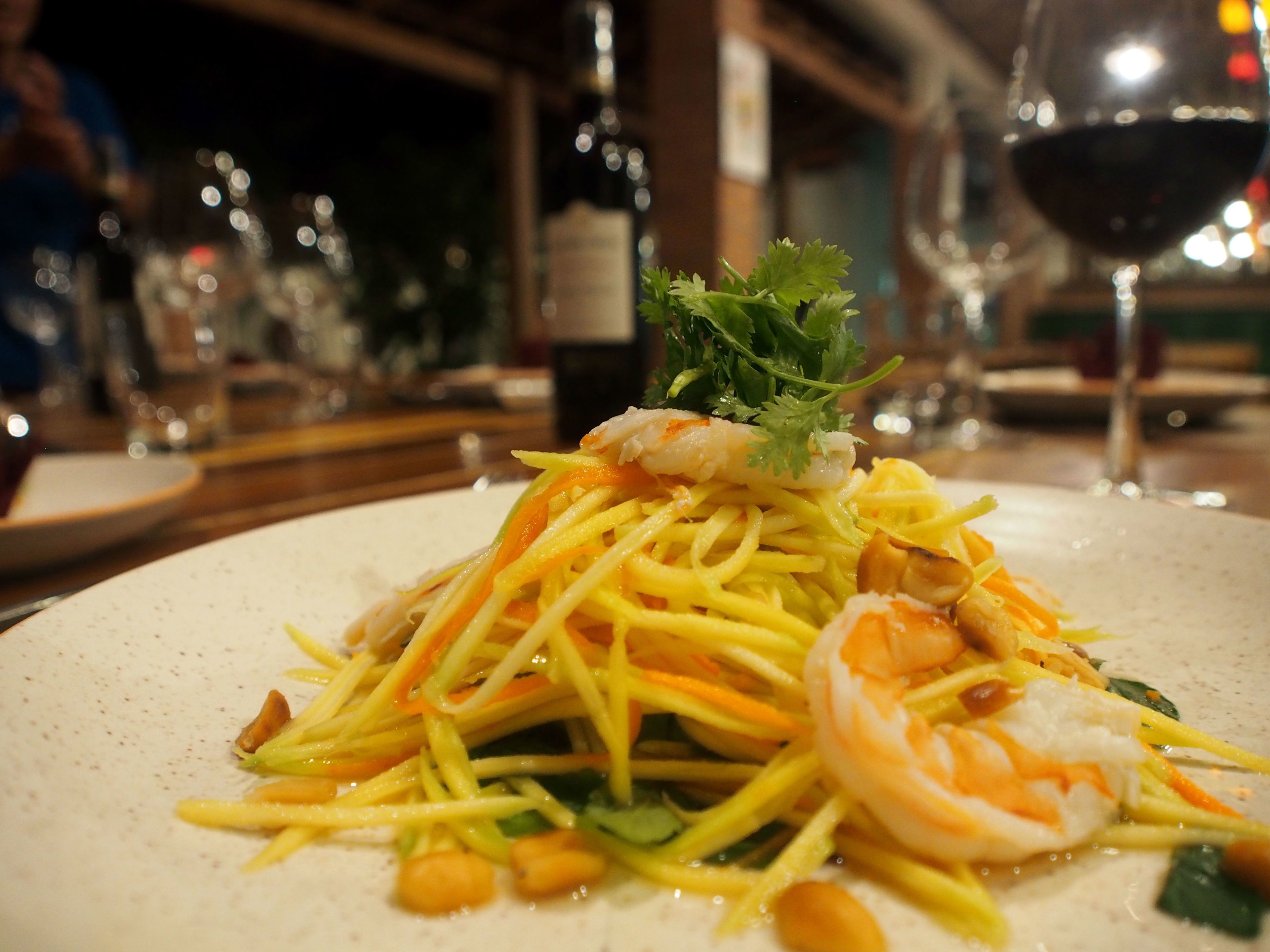 A plate of food with shrimp and vegetables.