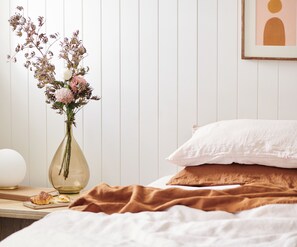 Ropa de cama de alta calidad y escritorio 