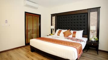 Quarto casal empresarial ( VIP ) | Frigobar, escrivaninha, Wi-Fi de cortesia, roupa de cama