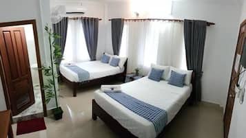 Standard Twin Room | Minibar, desk, free WiFi, bed sheets