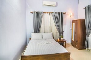 ميني بار ومكتب وواي فاي مجانًا وملاءات أسرّة