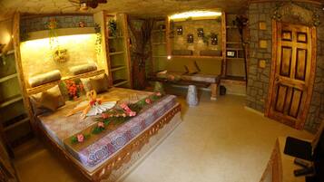 Minibar, in-room safe, individually decorated, individually furnished