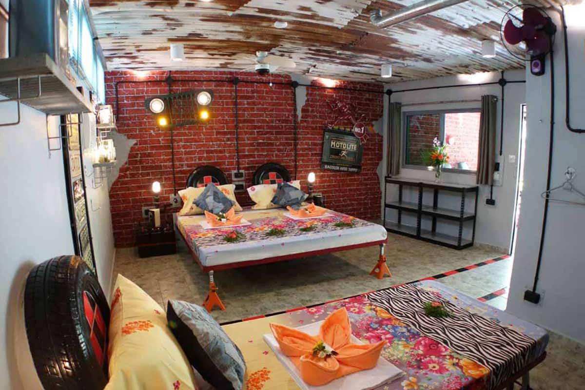 The Garage | Minibar, in-room safe, individually decorated, individually furnished
