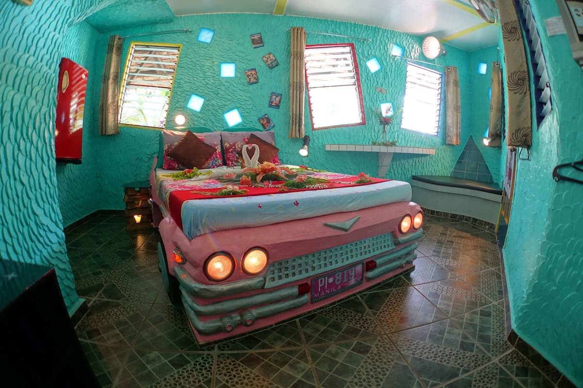Superstar | Minibar, in-room safe, individually decorated, individually furnished