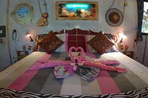 Habitación superior con 1 cama doble o 2 individuales, en la zona del jardín (Nautilus) | Minibar, caja fuerte, decoración individual y mobiliario individual