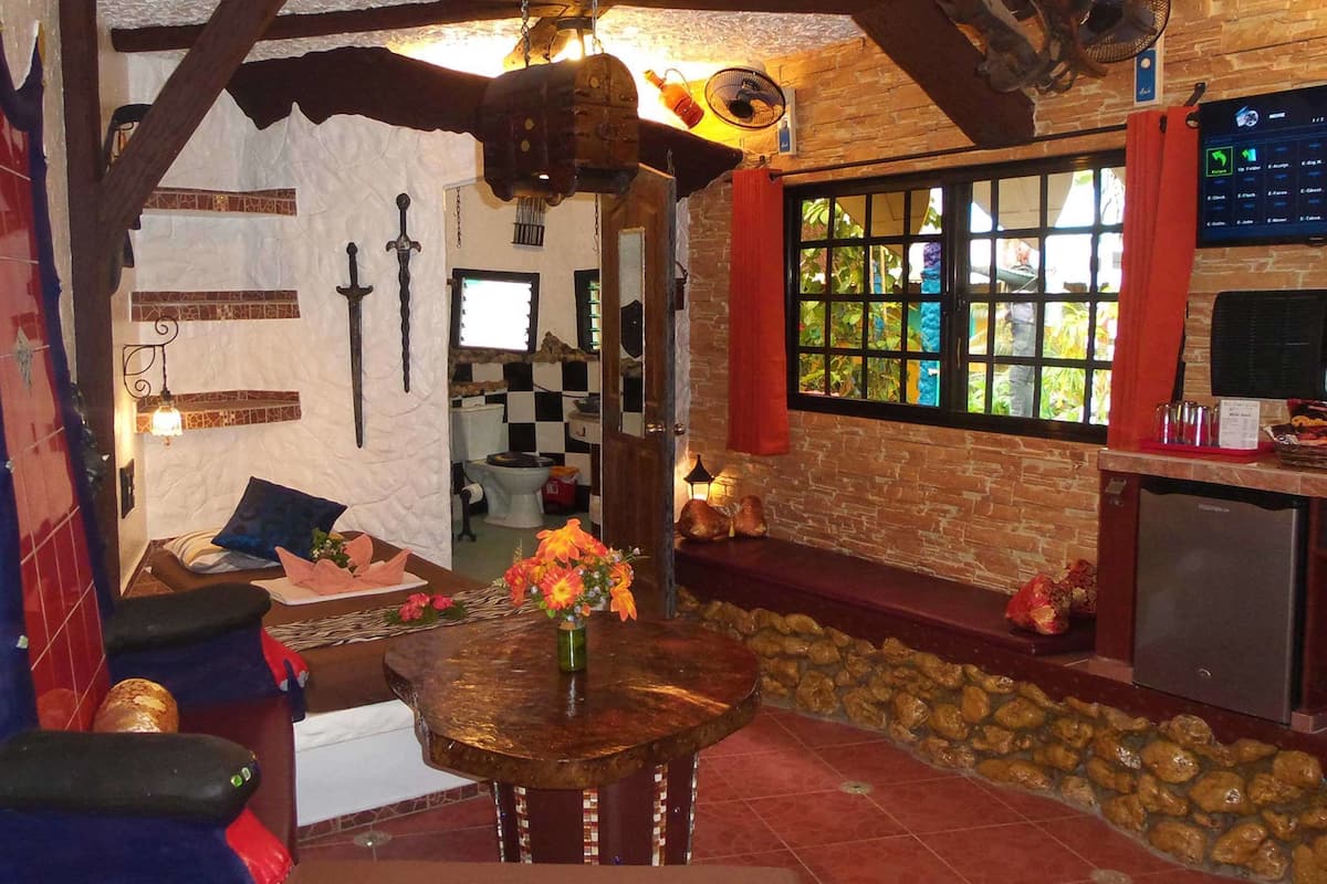 El Castillo | Living room | 32-inch flat-screen TV with satellite channels, TV, foosball
