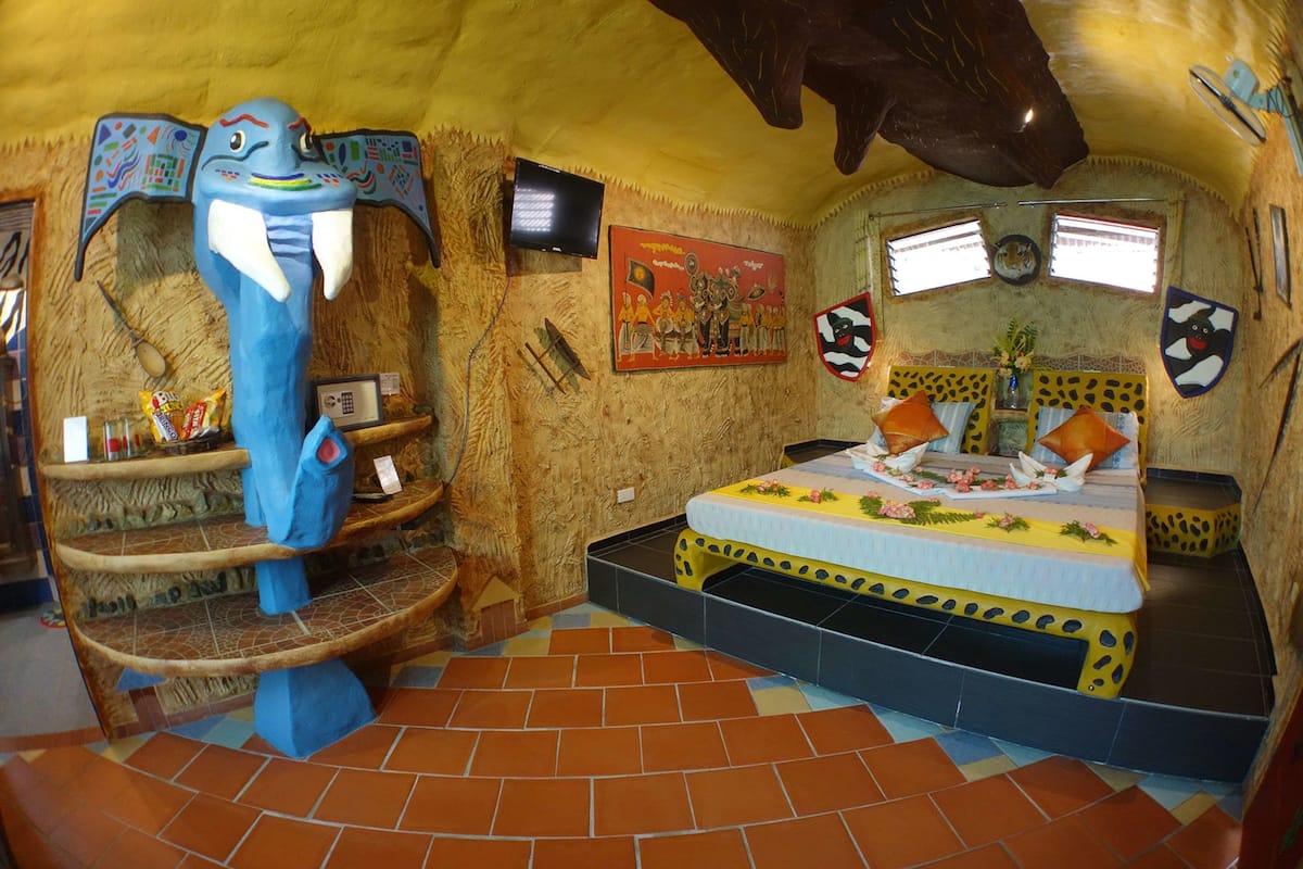 Bongo Bongo | Minibar, in-room safe, individually decorated, individually furnished