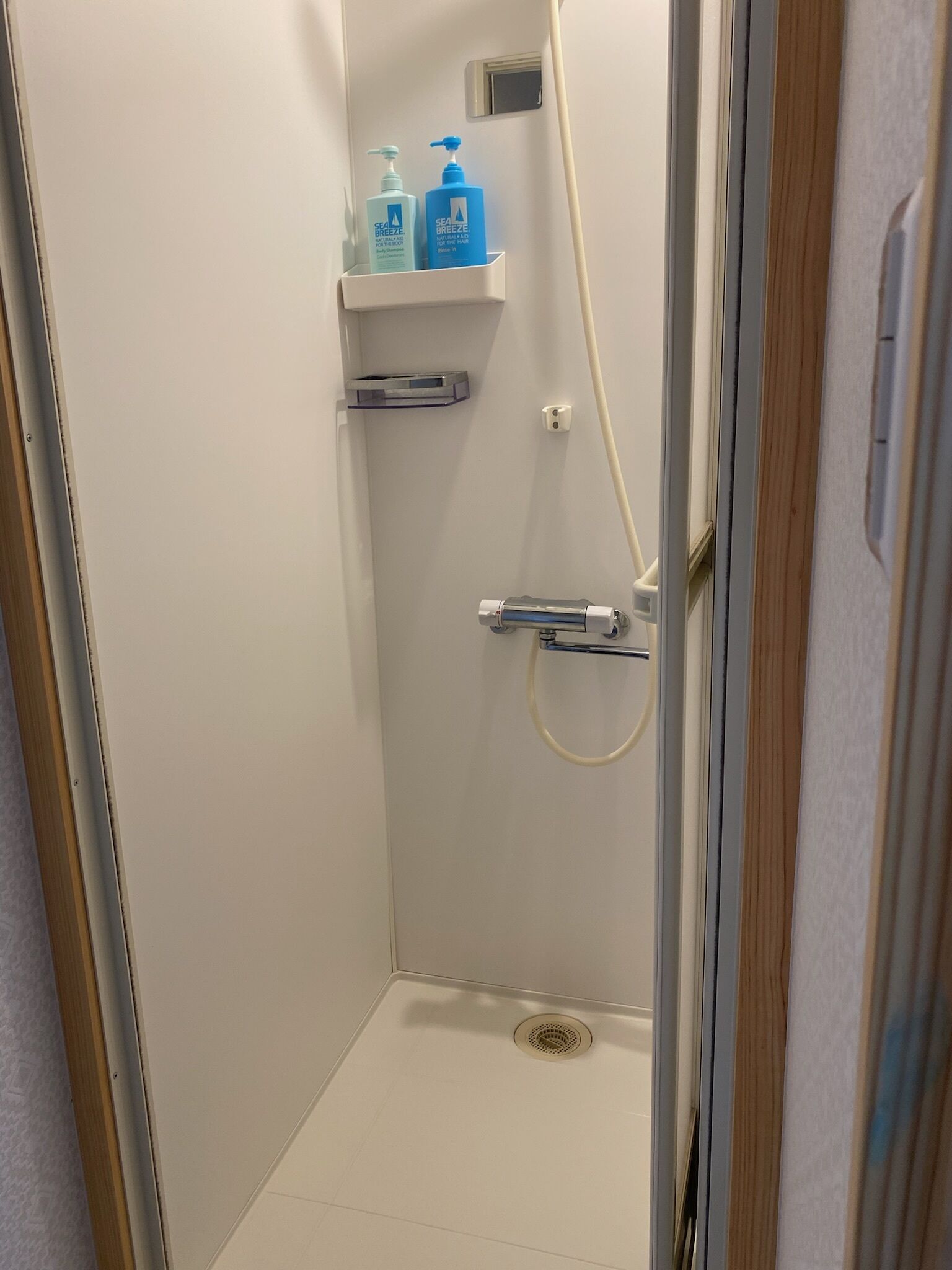 room, terrace (e, public shower) | bathroom | slippers, towels, shampoo, toilet paper