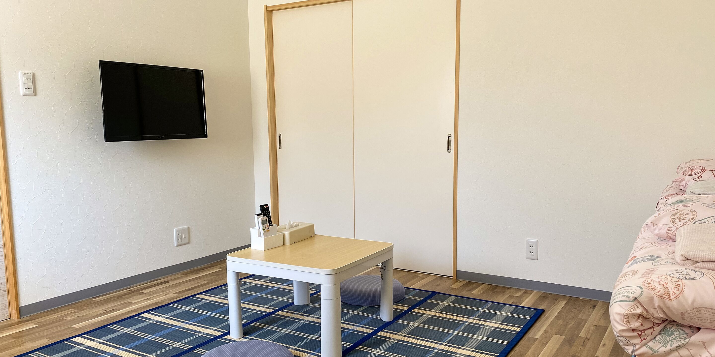 room, terrace (e, public shower) | 1 bedroom