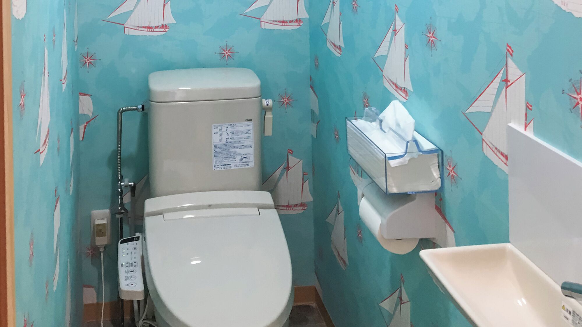 浴室 | 吹風機、拖鞋、毛巾、洗髮精