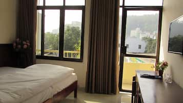 Minibar, in-room safe, desk, free WiFi