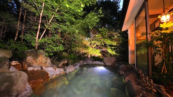 Nhà tắm công cộng