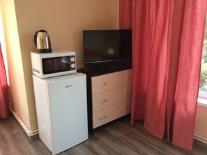 Habitación triple clásica | 1 habitación, minibar, escritorio y insonorización 