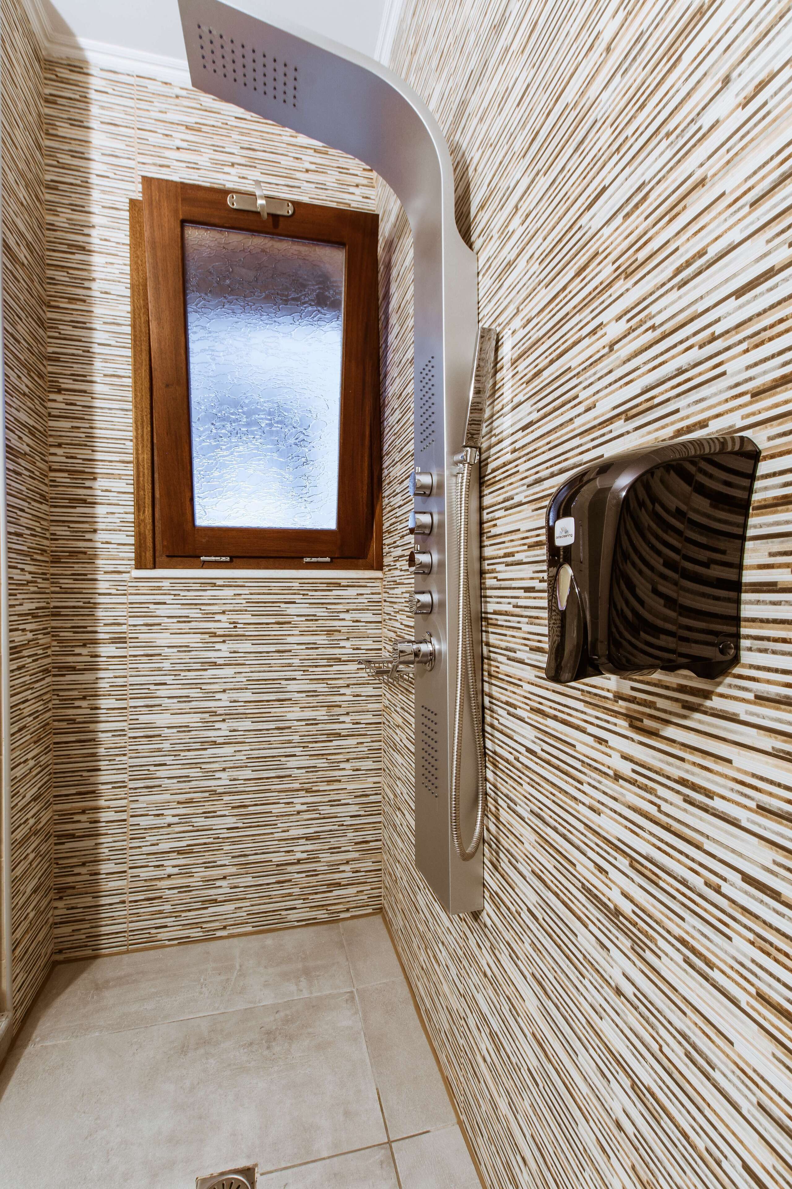 Photo - Deluxe Hotel