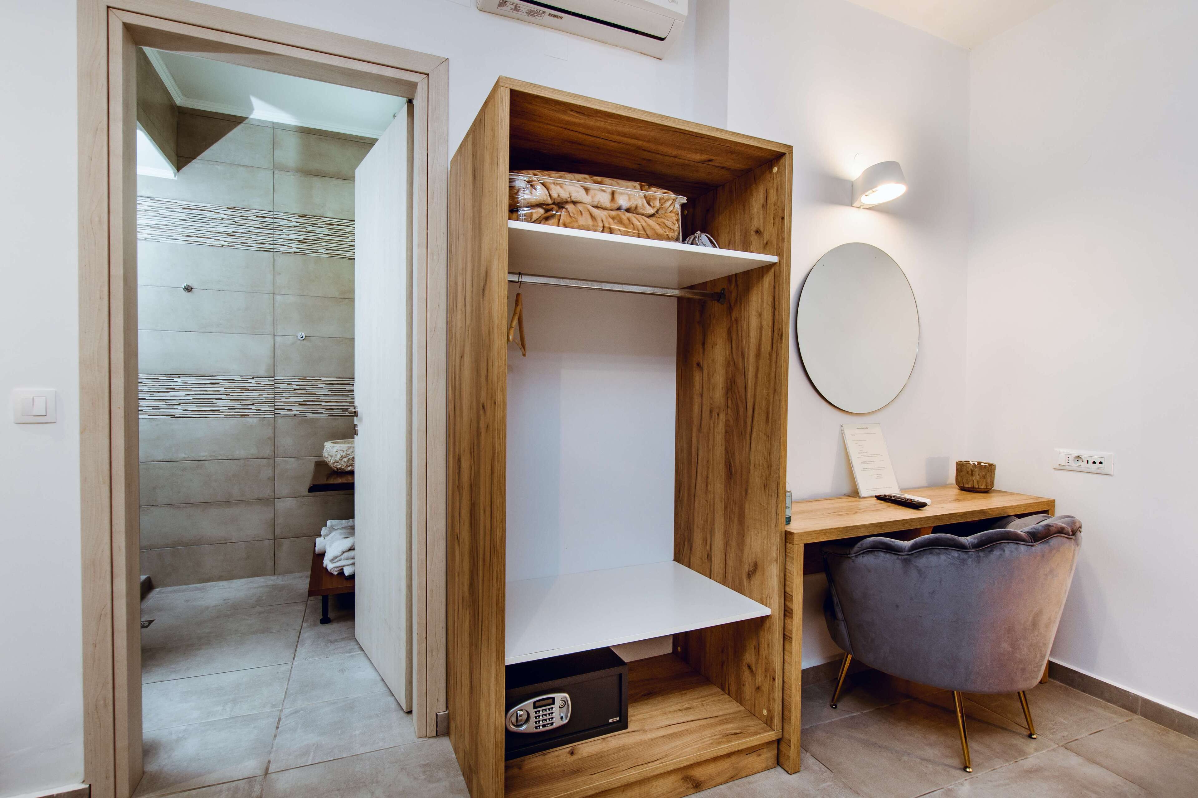 Photo - Deluxe Hotel