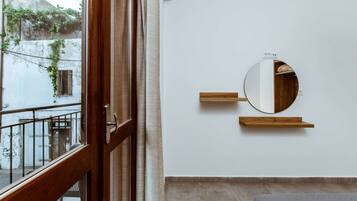 Family Apartment | Desk, soundproofing, iron/ironing board, free WiFi