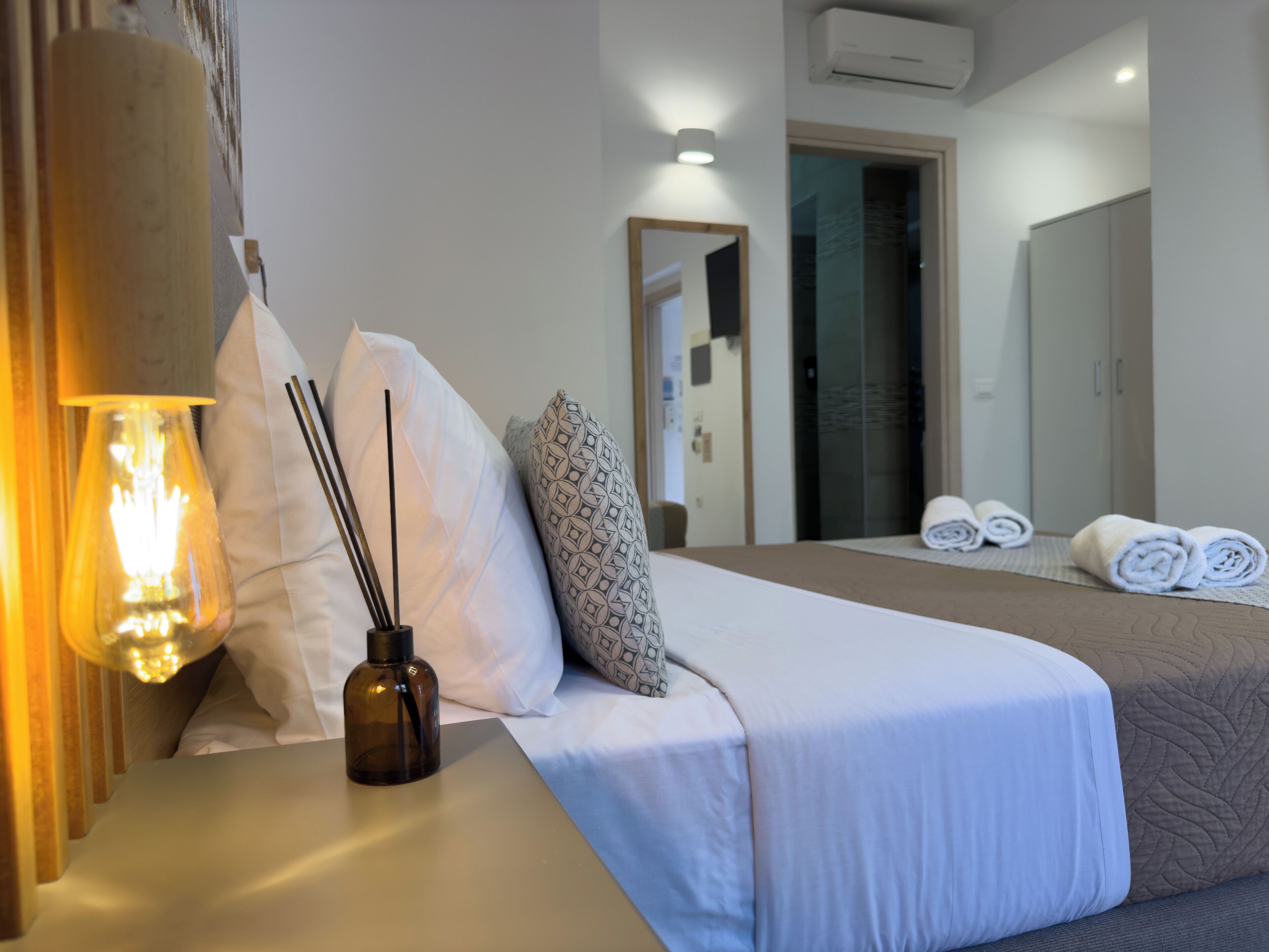 Photo - Deluxe Hotel