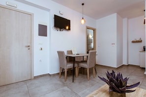Family Apartment | Desk, soundproofing, iron/ironing board, free WiFi - Deluxe Hotel (Chania)