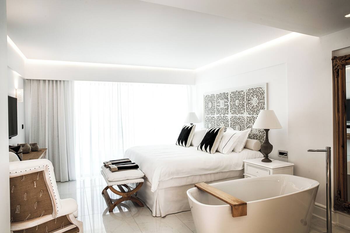 Premium bedding, minibar, in-room safe, desk