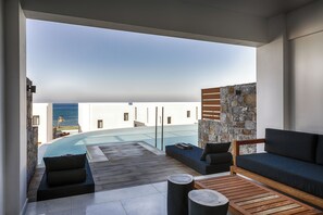 Luxury Room (Guestroom, Sharing Pool)