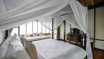 Villa Cottage | Desk, blackout curtains, rollaway beds