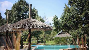 Hồ bơi ngoài trời