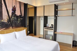 Standard Room, 1 Queen Bed, Mountain View (202) | Free minibar, desk, blackout drapes, soundproofing - One City One Vacation Farm (Nantou)