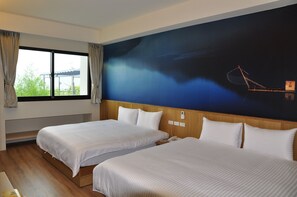 Habitació Comfort, 2 llits de matrimoni, vistes a la muntanya (203) | Minibar gratuït, escriptori i cortines opaques 