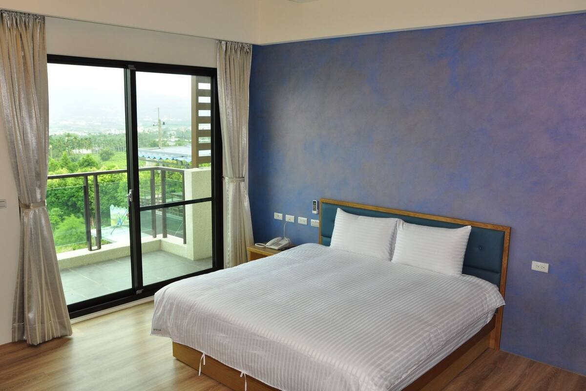 Comfort Room, Mountain View (303)