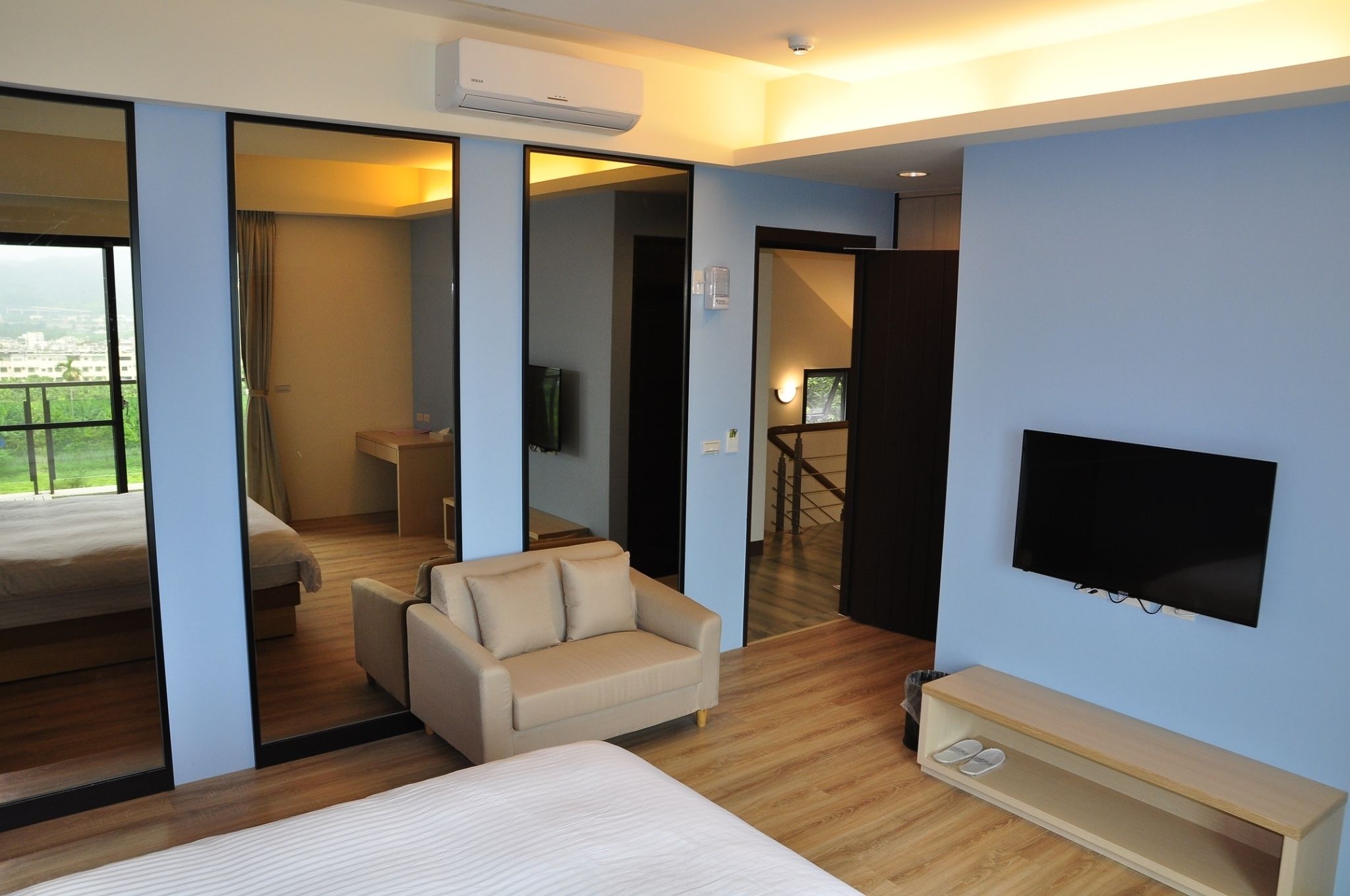 Comfort Room, Mountain View (303) | Free minibar, desk, blackout drapes, soundproofing