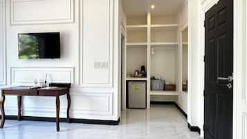 Habitación Deluxe doble, 1 cama doble, vistas al jardín | Minibar con artículos gratuitos, escritorio, wifi gratis y ropa de cama