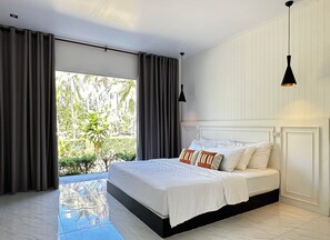 ห้องดีลักซ์ดับเบิล, เตียงใหญ่ 1 เตียง, วิวสวน | มินิบาร์ฟรี, โต๊ะทำงาน, Wi-Fi ฟรี, ผ้าปูที่นอน