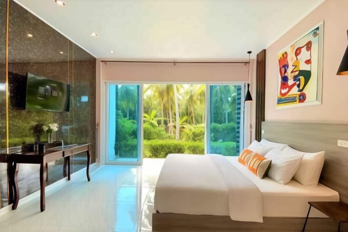 Minibar con artículos gratuitos, escritorio, wifi gratis y ropa de cama