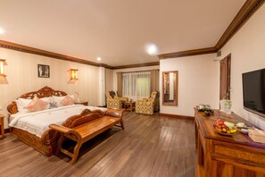 Deluxe Suite | Minibar, in-room safe, desk, blackout drapes - Chayra Angkor Hotel (Siem Reap)