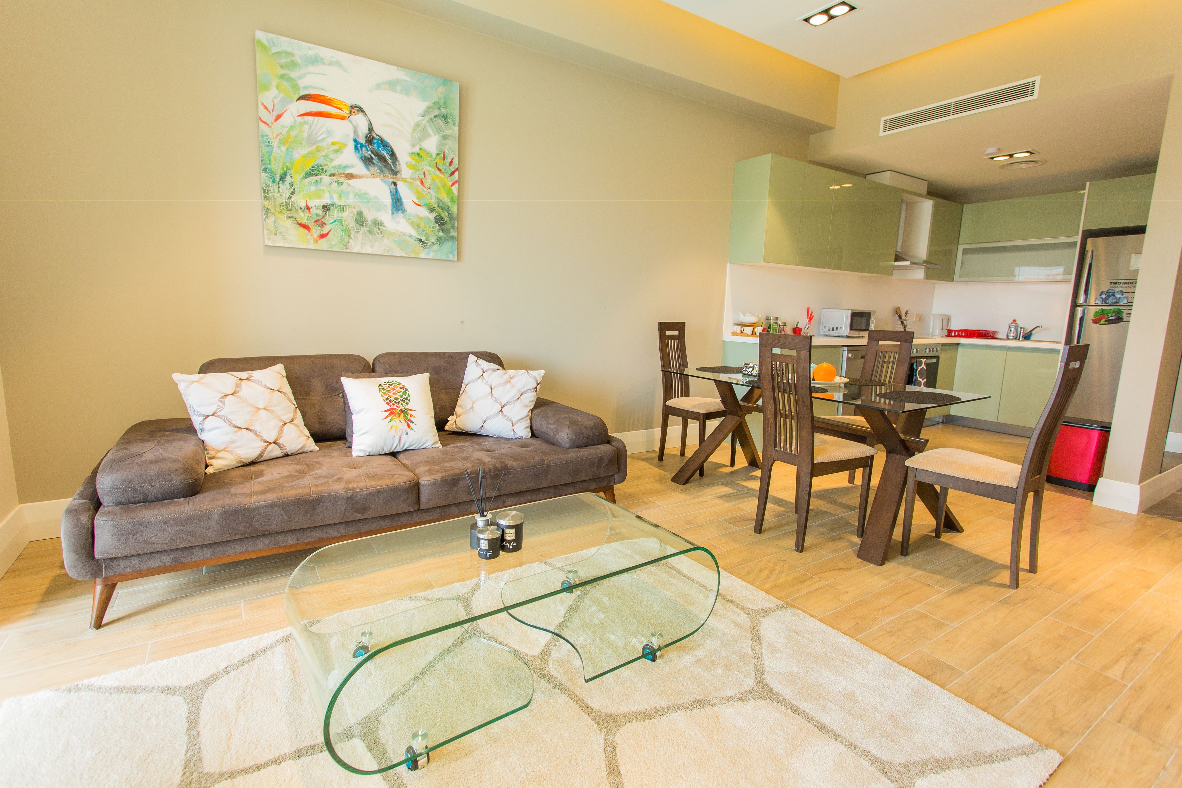 Télévisions à écran plasma, films à la carte