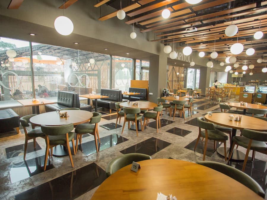 Breakfast, lunch and dinner served