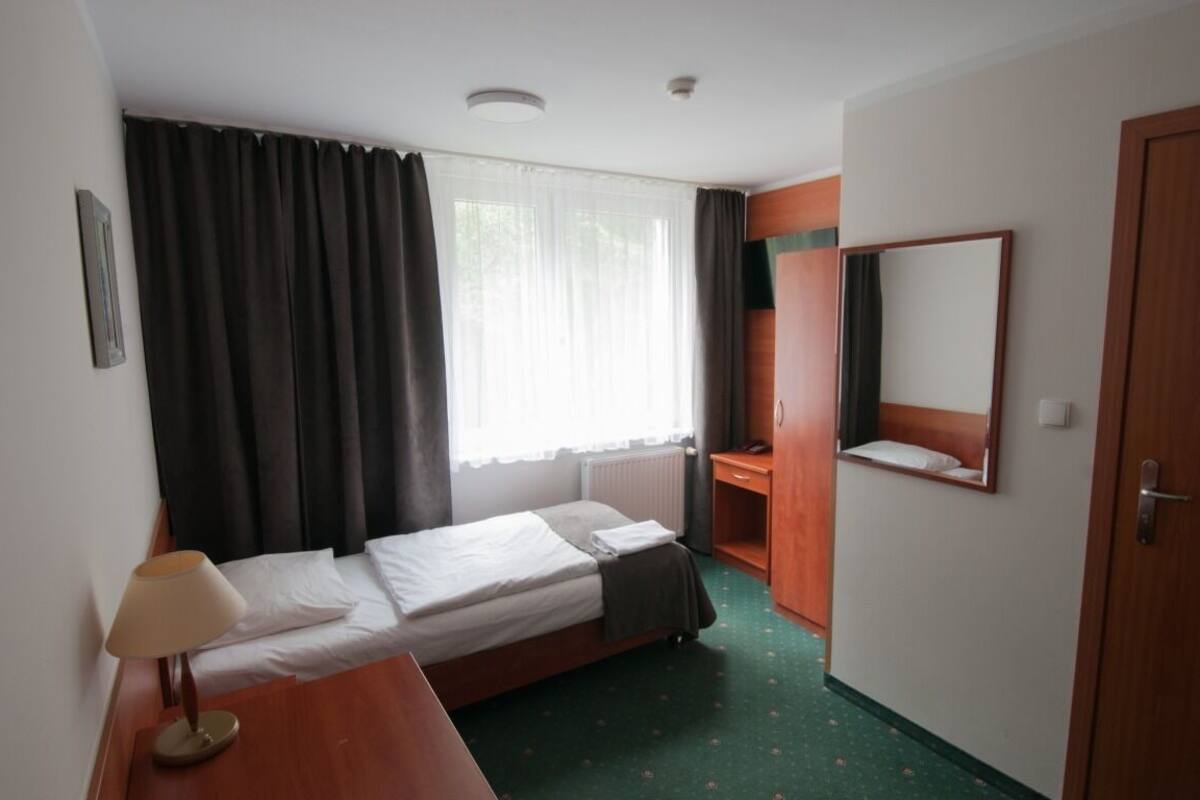 Single Room | Desk, iron/ironing board, free cots/infant beds, rollaway beds