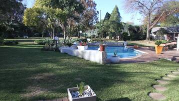 Kolam renang outdoor