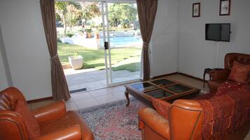 Family Cottage, 1 Bedroom, Pool View | Living room | Flat-screen TV