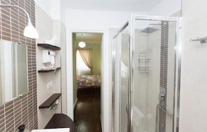 Apartment, 1 Bedroom, Balcony | Bathroom
