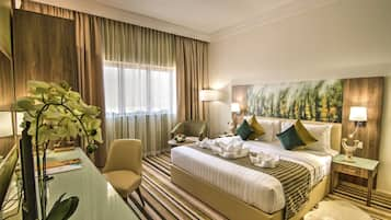 Deluxe Double Room, 1 Double Bed, Balcony | Minibar, in-room safe, desk, iron/ironing board