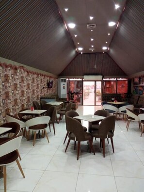 Billiards - Royal View Hotel (Ras Al Khaimah)