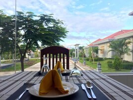 Breakfast, lunch, dinner served; local and international cuisine 