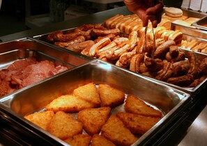 Free daily English breakfast