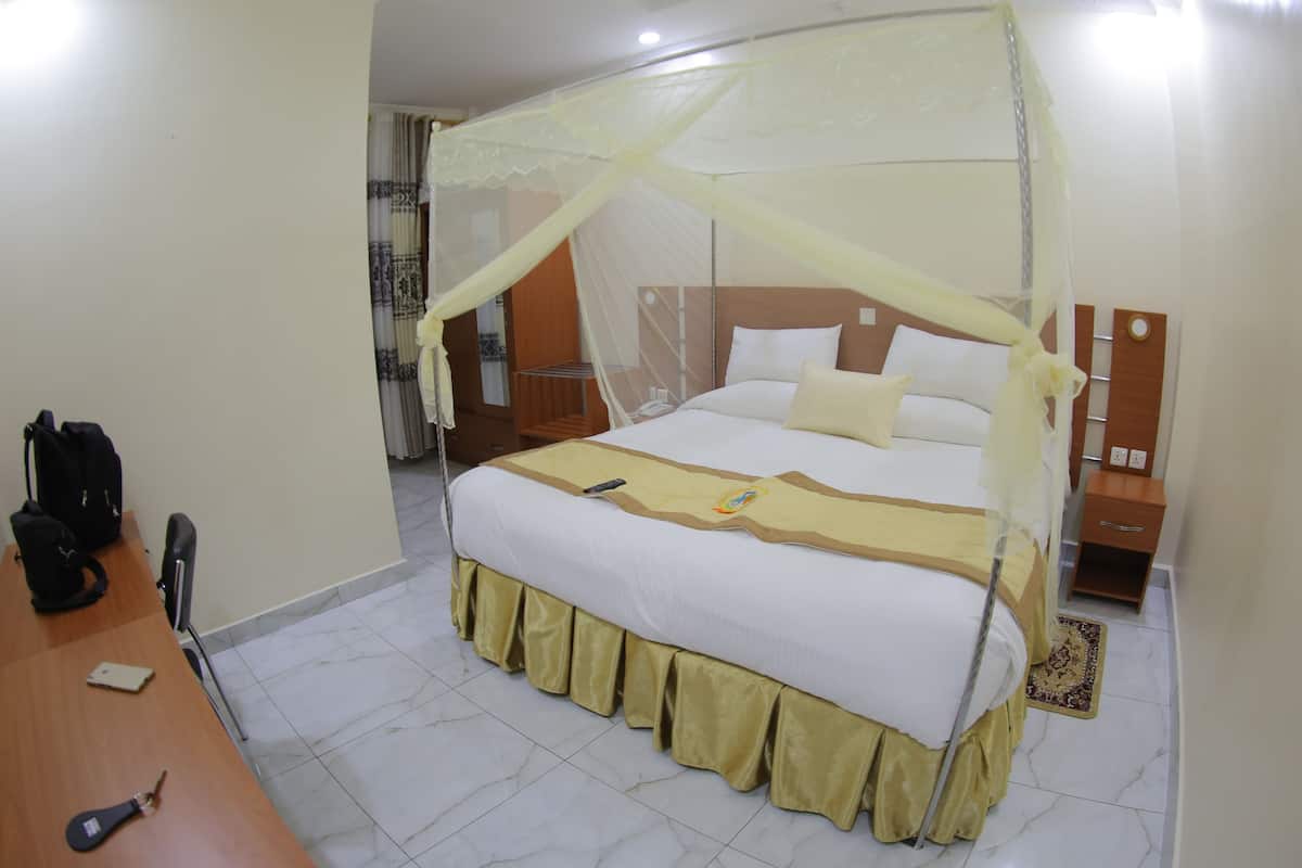 1 bedroom, in-room safe, desk, iron/ironing board